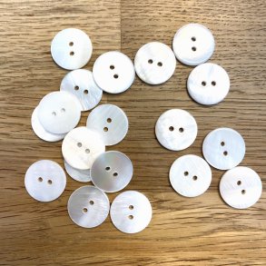 Perlemorsknap, hvid, 2-huls, 18 mm