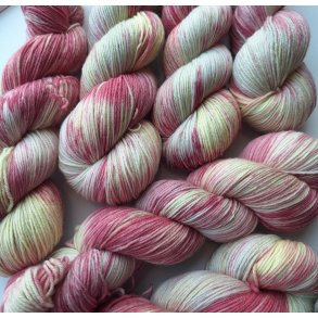 Maskefabrikkens Hndfarvede Garn - Rabarber Kompot