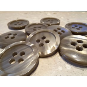 Gr� knap med perlemors-look � 37 mm