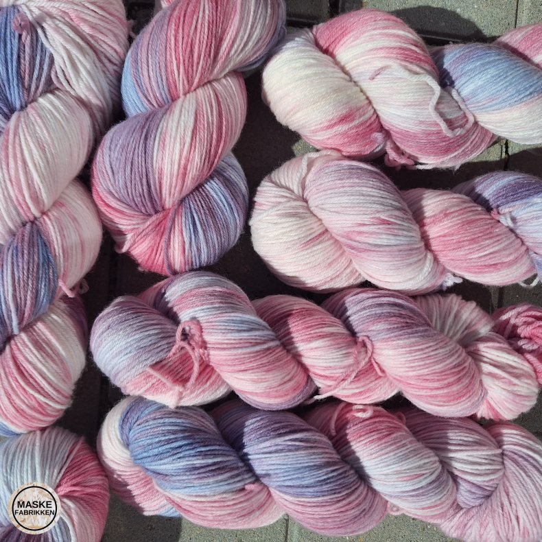 Maskefabrikkens H�ndfarvede Garn - Jigglypuff
