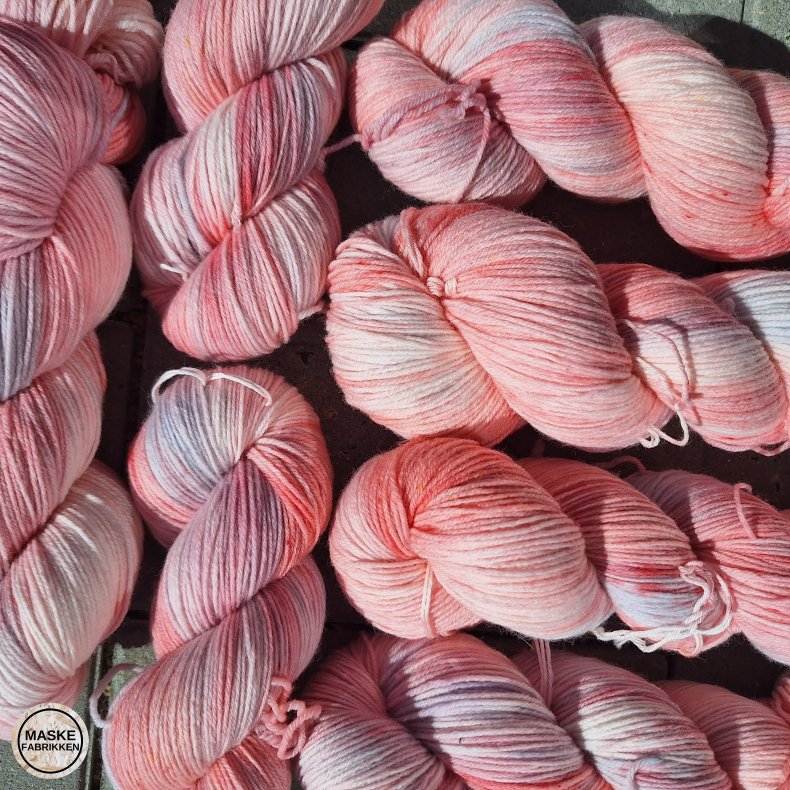 Maskefabrikkens H�ndfarvede Garn - Koralrev