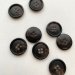 Brun knap i hornlook - 20 mm