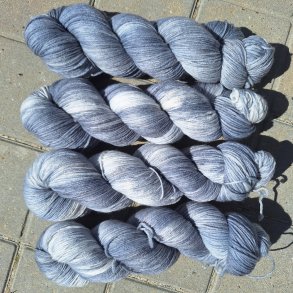 Maskefabrikkens H�ndfarvede Garn - Blueberry