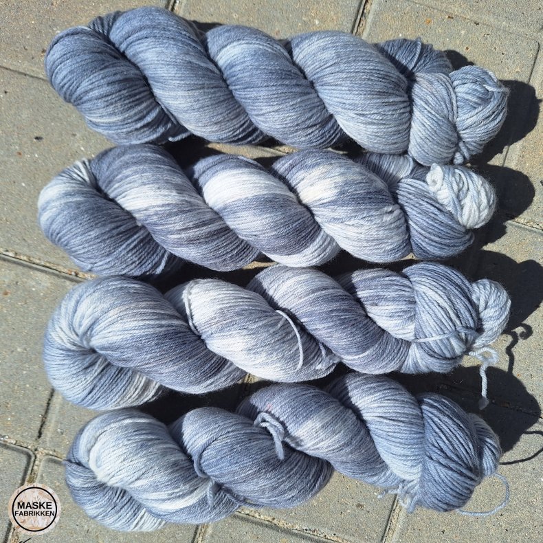 Maskefabrikkens H�ndfarvede Garn - Blueberry