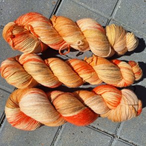 Maskefabrikkens H�ndfarvede Garn - Flower Power
