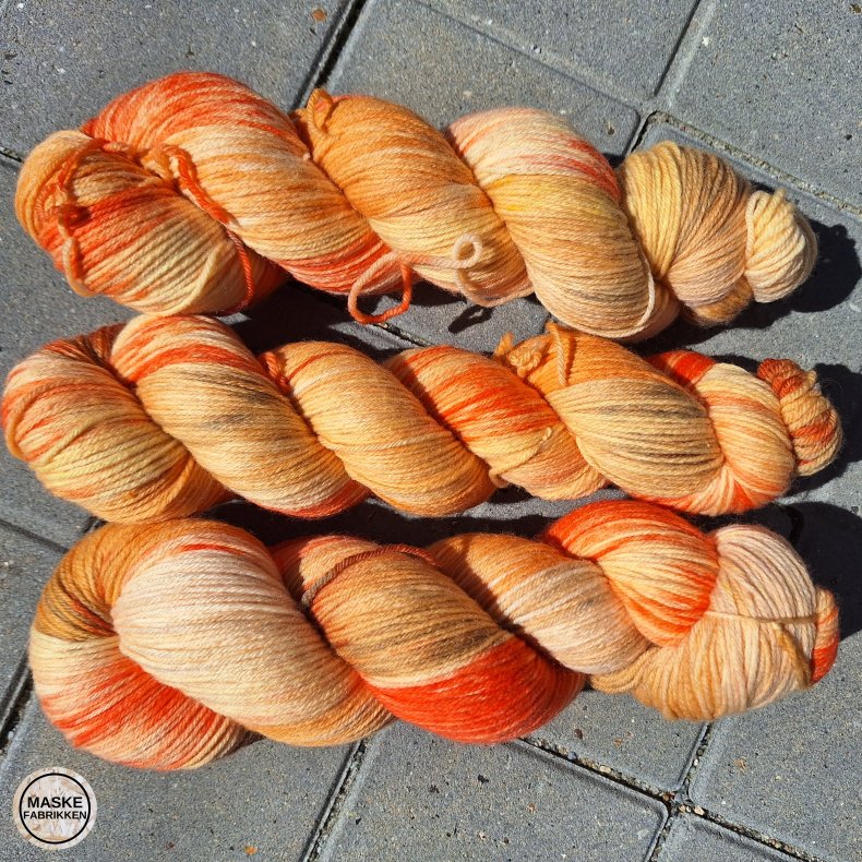 Maskefabrikkens H�ndfarvede Garn - Flower Power