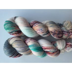 Maskefabrikkens Hndfarvede Garn - Heksegryde