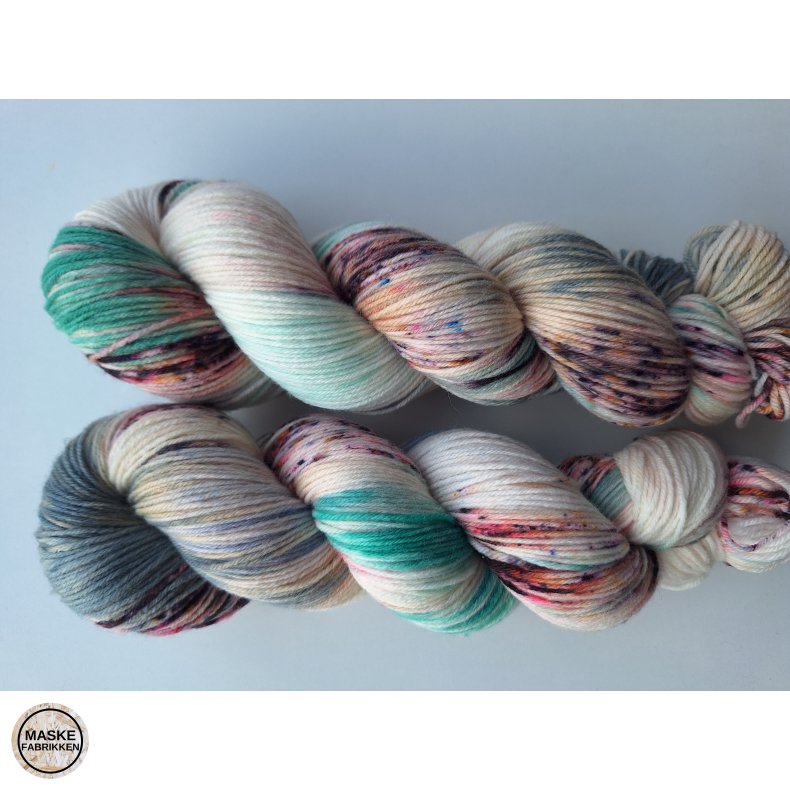 Maskefabrikkens Hndfarvede Garn - Heksegryde