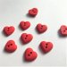 Knap 2 hul, rdt hjerte, 12 mm
