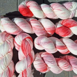 Maskefabrikkens H�ndfarvede Garn - Jordb�r m Fl�de