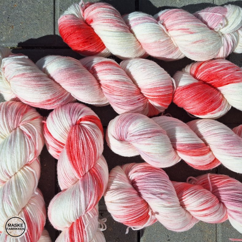Maskefabrikkens H�ndfarvede Garn - Jordb�r m Fl�de