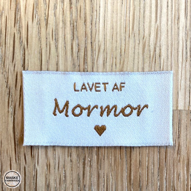 LAVET AF Mormor, hvid endebukket label