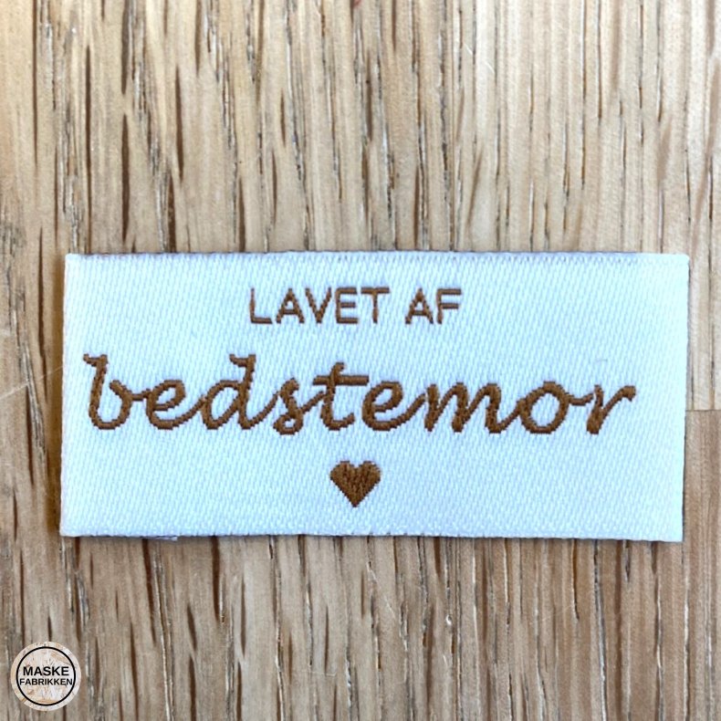 LAVET AF bedstemor, hvid endebukket label