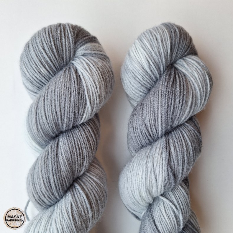 Maskefabrikkens Hndfarvede Garn - Lys Tge