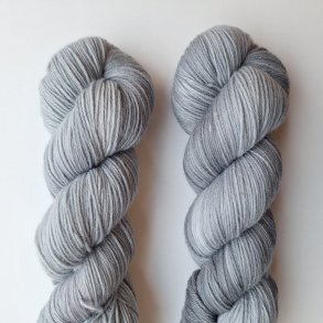 Maskefabrikkens Hndfarvede Garn - One Shade of Grey