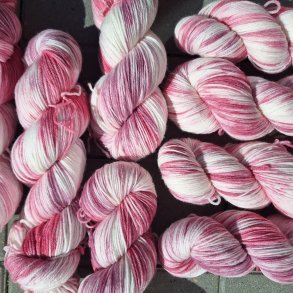 Maskefabrikkens H�ndfarvede Garn - Rabarbersaft