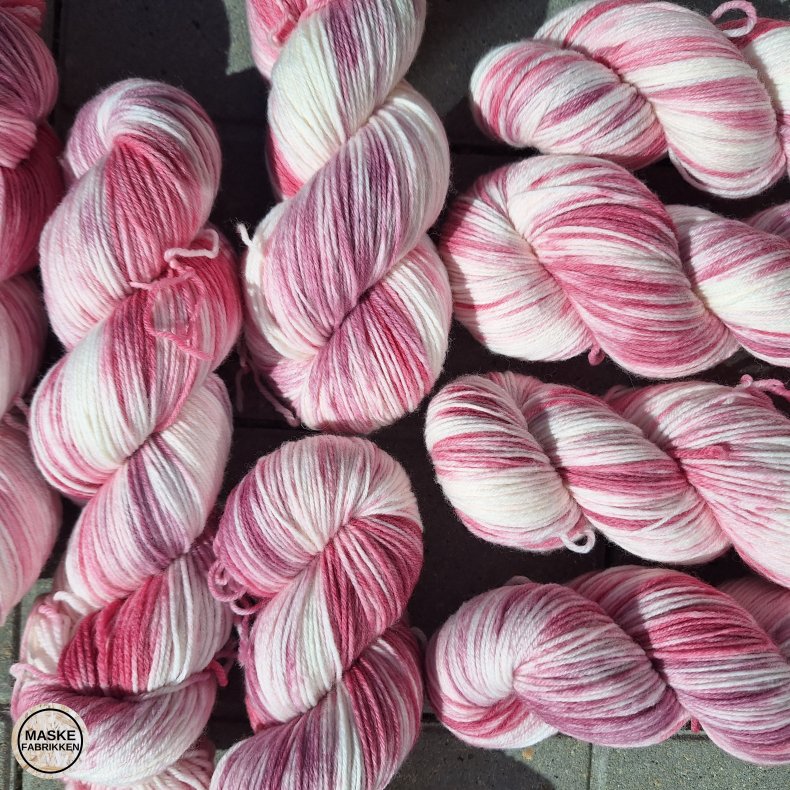 Maskefabrikkens H�ndfarvede Garn - Rabarbersaft