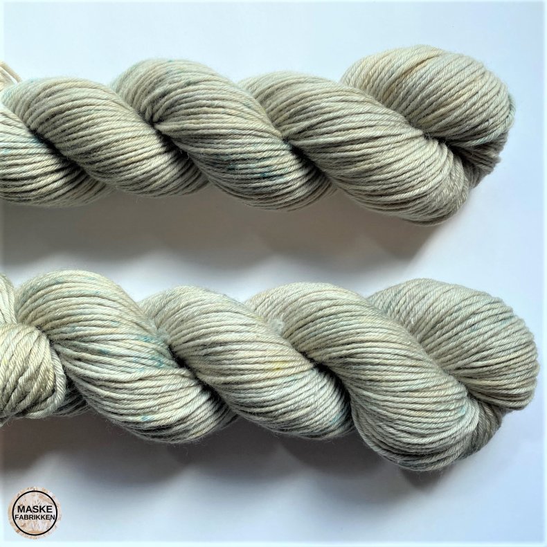 Maskefabrikkens Tykke Hndfarvede Garn - Varm Gr