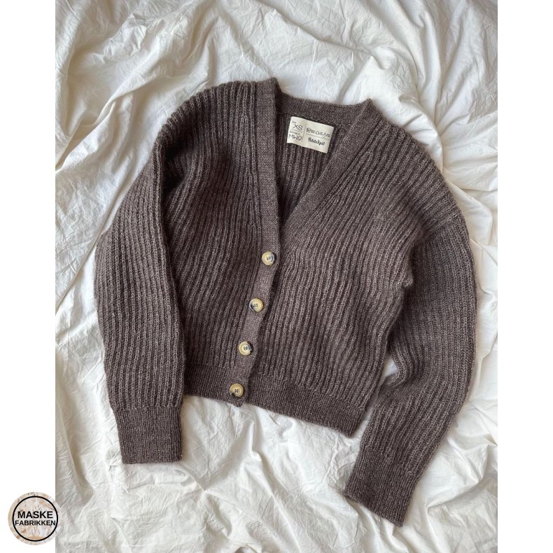 PetiteKnit - Agnete Cardigan, strikkeopskrift (papir)