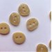 Irregulr knap, beige, 2-huls, 12 mm