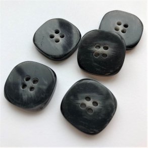 Firkantet knap i hornlook 4-huls, 18 mm