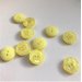 Gul shiny knap 2-huls, 11 mm