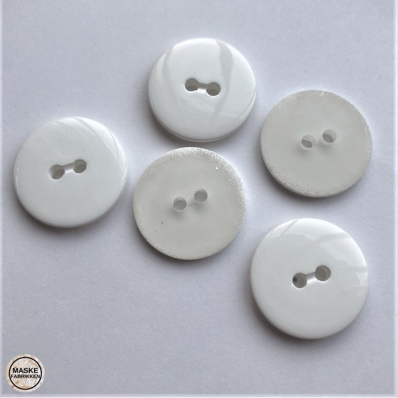 Hvid knap, 2 huller, 26 mm