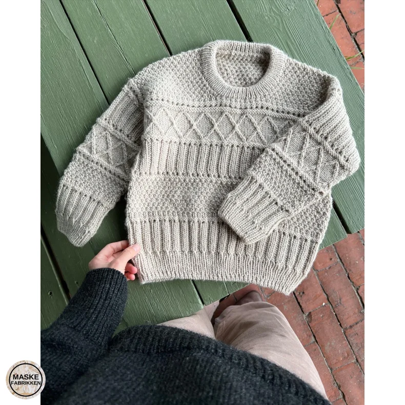 PetiteKnit - Ingrid Sweater Junior, strikkeopskrift (papir)