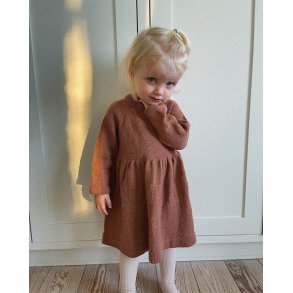 PetiteKnit - Karlas Kjole, strikkeopskrift (papir)