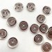 Klar knap med brune cirkler, 13 mm