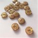 Beige shiny knap 2-huls, 11 mm