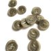 Gr meleret knap i hornlook 4-huls, 18 mm