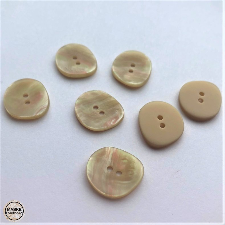 Irregulr knap, beige, 2-huls, 20 mm