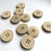 Mat beige struktur knap, 4-huls, 17 mm