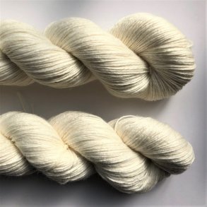 Maskefabrikkens Hndfarvede Garn - Ufarvet