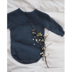 PetiteKnit - Ankers Dragt, strikkeopskrift (papir)