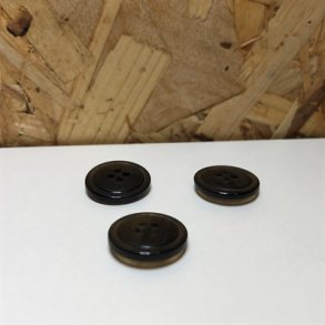 Brun knap i hornlook 4-huls, 15 mm