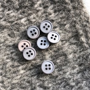 Knap i gummi, 4-huls, 12 mm