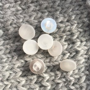 Hvid knap med je, 13 mm