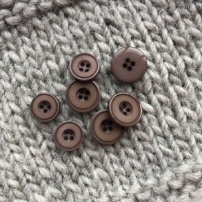 Brun mat knap 4-huls