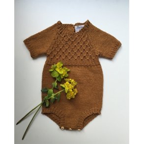 PetiteKnit - Millas Sommerdragt, strikkeopskrift (papir)