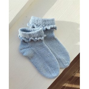 PetiteKnit - Ruffle Socks Junior, strikkeopskrift (papir)