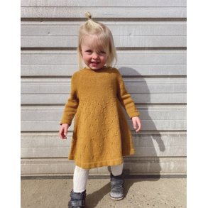 PetiteKnit - Mlkebttekjole, strikkeopskrift (papir)